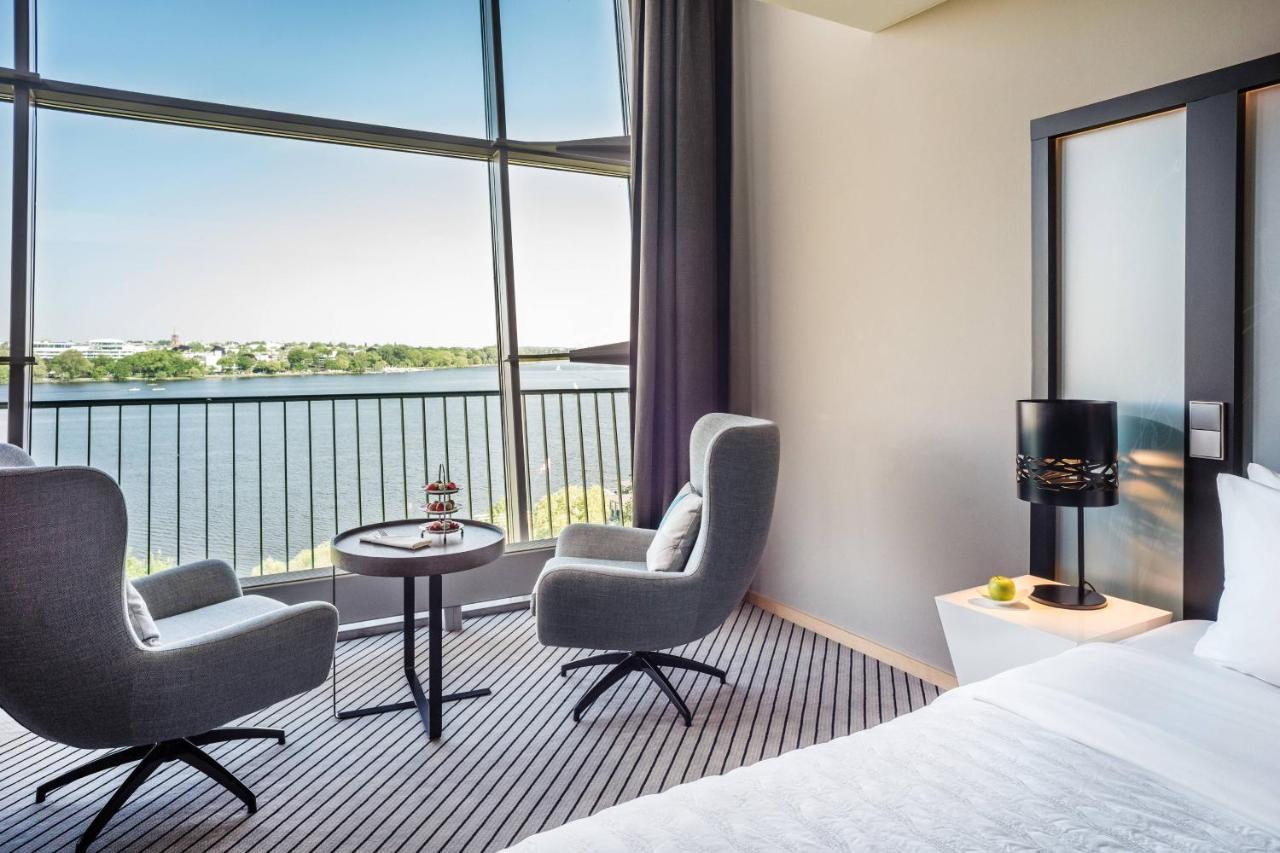 Le Meridien Hamburg Luaran gambar Deluxe room with a view of the Danube