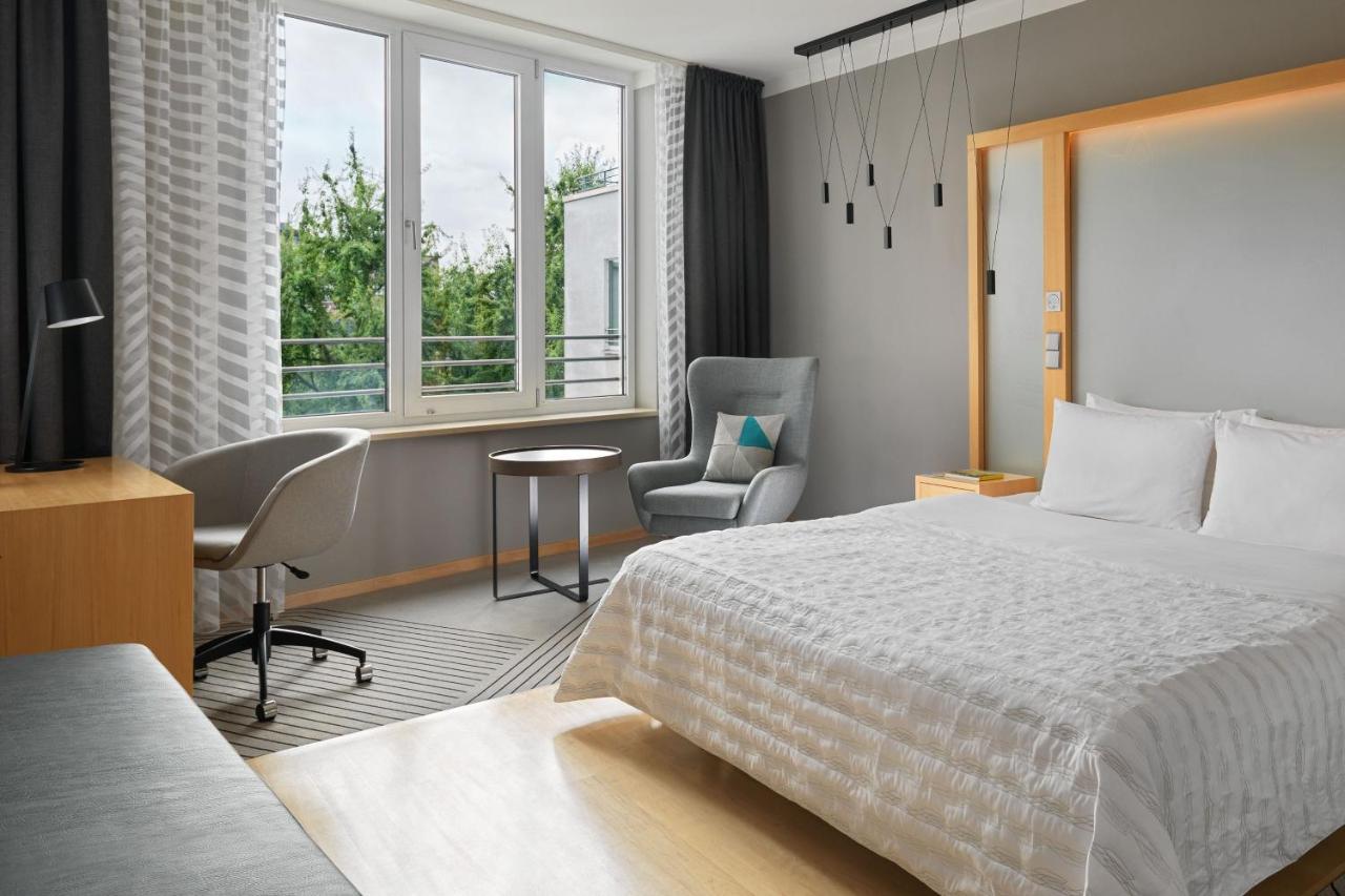 Le Meridien Hamburg Luaran gambar A guest room at the Sheraton Berlin