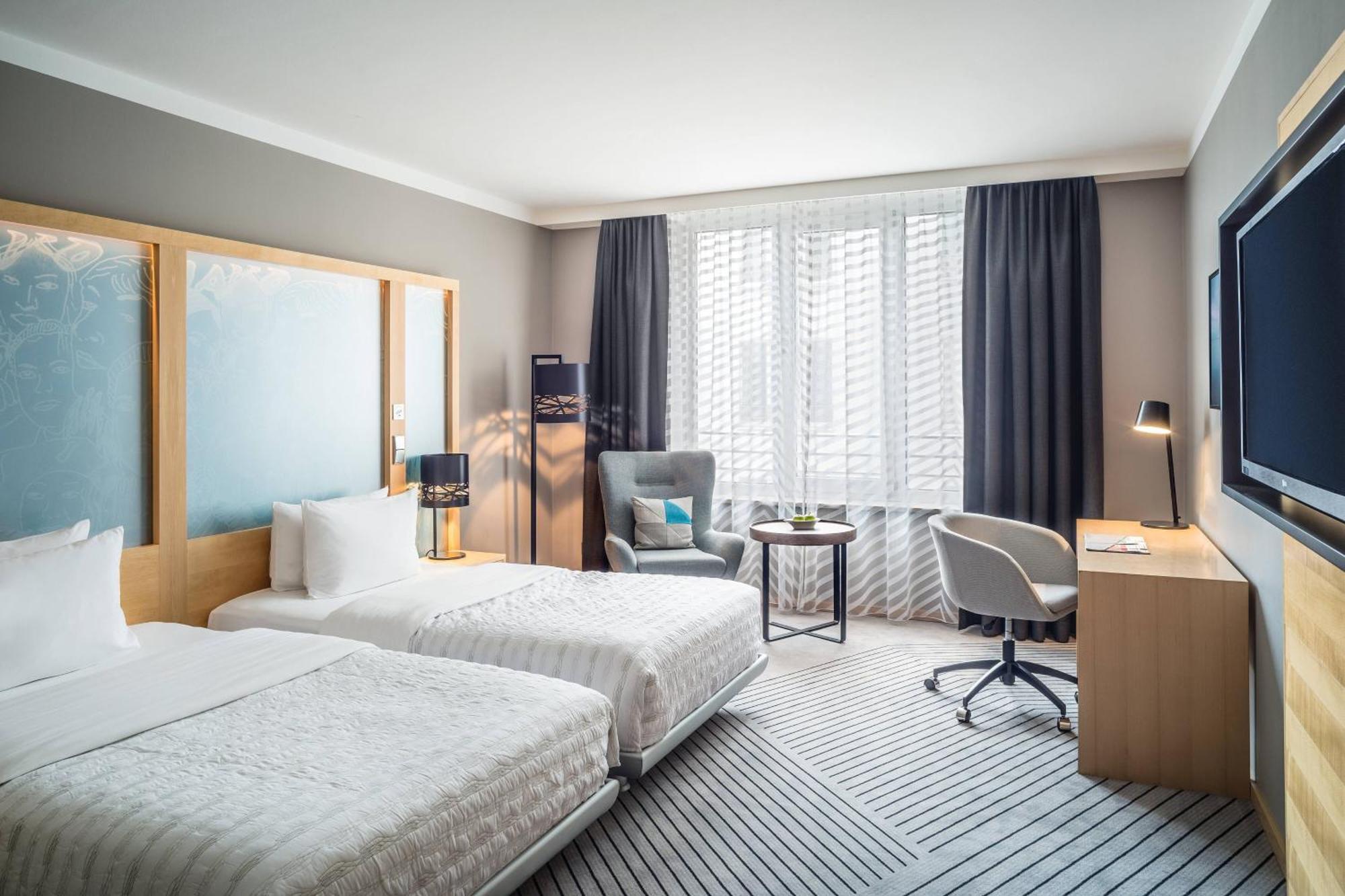 Le Meridien Hamburg Luaran gambar A room at the hotel