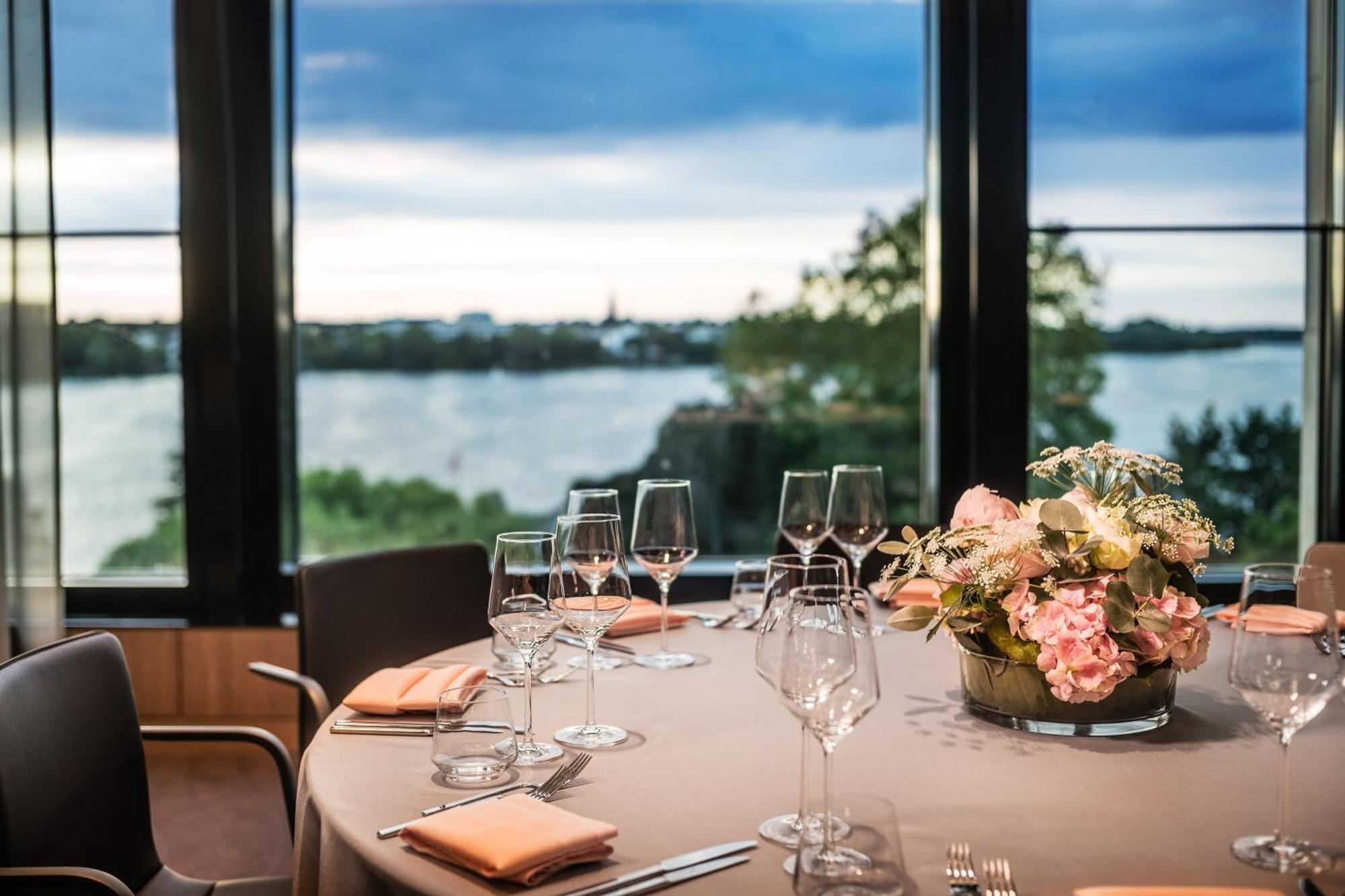 Le Meridien Hamburg Luaran gambar The River Room